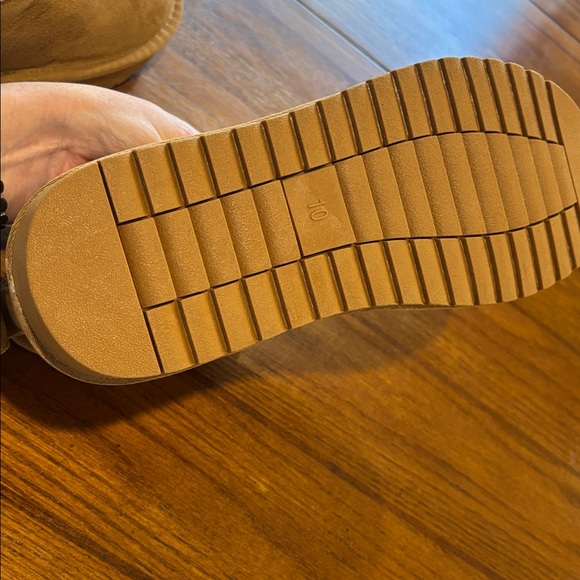 Project Cloud Hippy-CL Cozy Tan Suede Ankle Boots - Picture 9 of 11